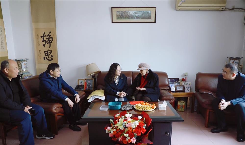 岁寒情深，新春送暖！ 济南产发集团党委书记、董事长黄蓓走访慰问离退休老干部